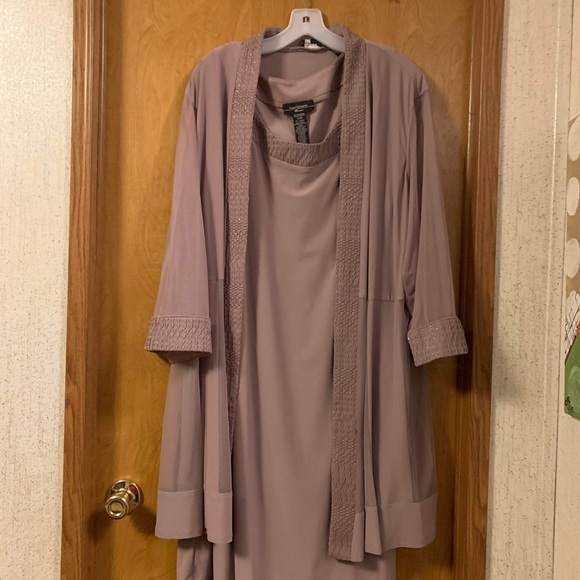 Mother of the Bride dress. - Picture 1 of 5